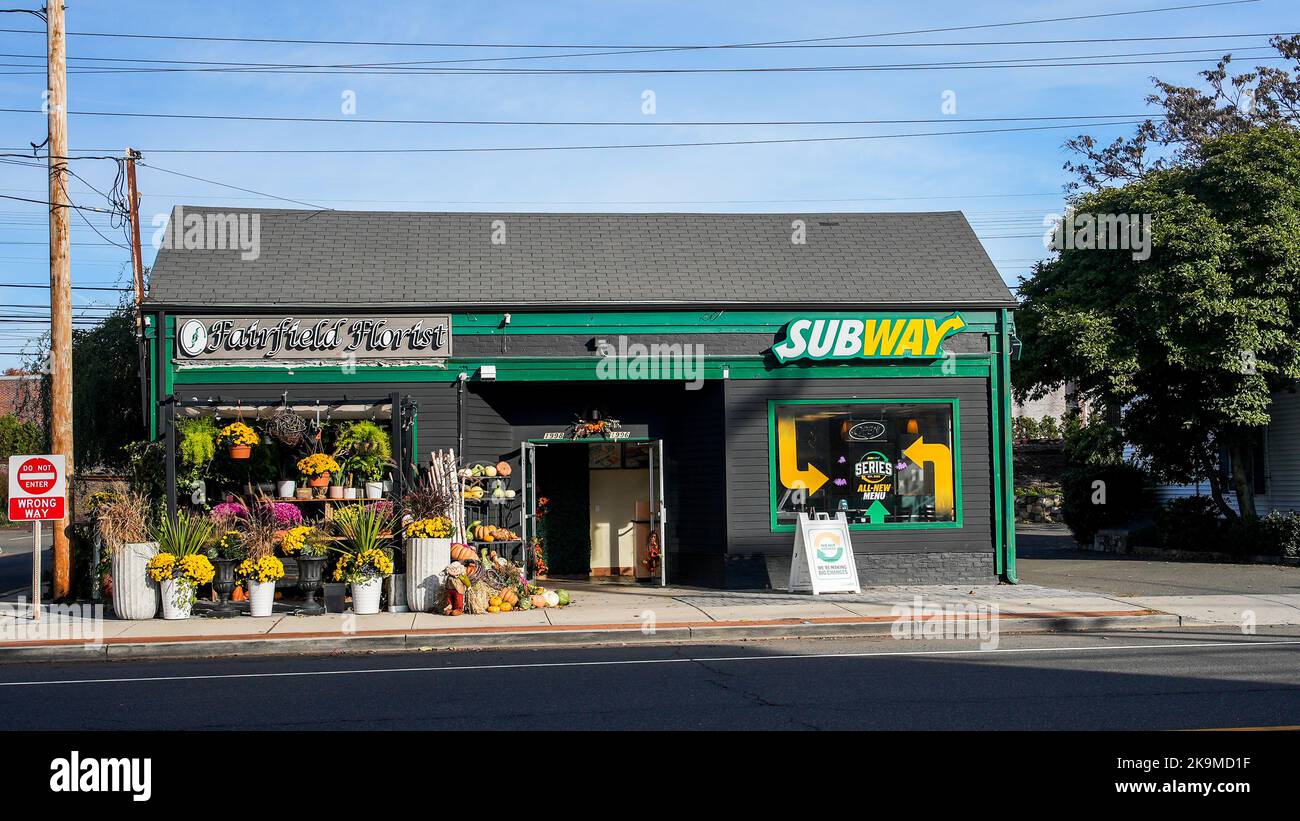 FAIRFIELD, CT, USA- OCTOBER 28, 2022: Small building with Subway and ...