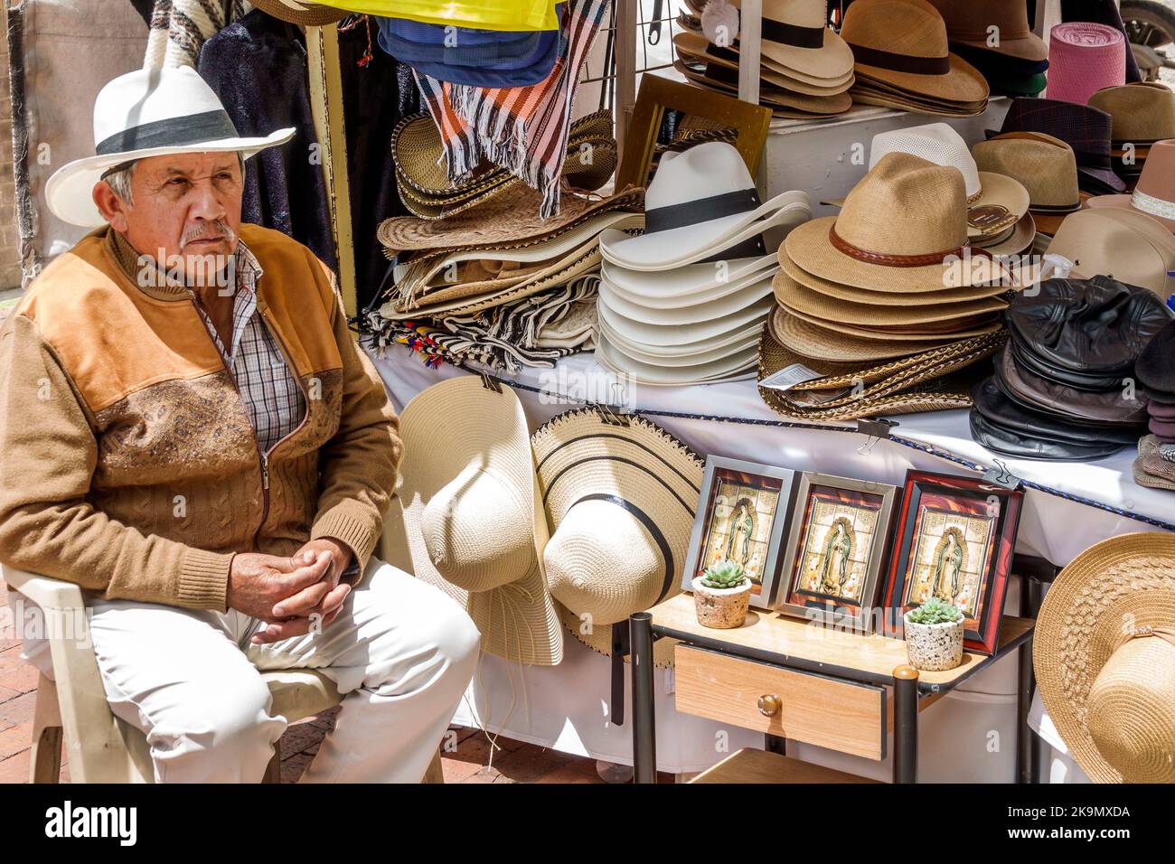 Bogota Colombia,Usaquen Carrera 6a Mercado de Las Pulgas en Usaquen Sunday Flea Market,hat hats arts crafts display sale vendor vendors seller sell se Stock Photo