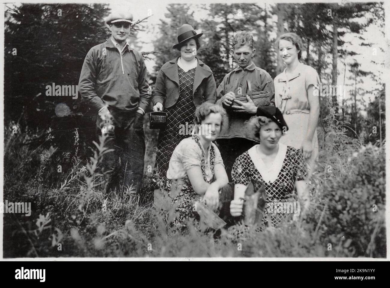 The berry picker team rear row from left: Erik, Astrid, Oskar, Ingeborg ...