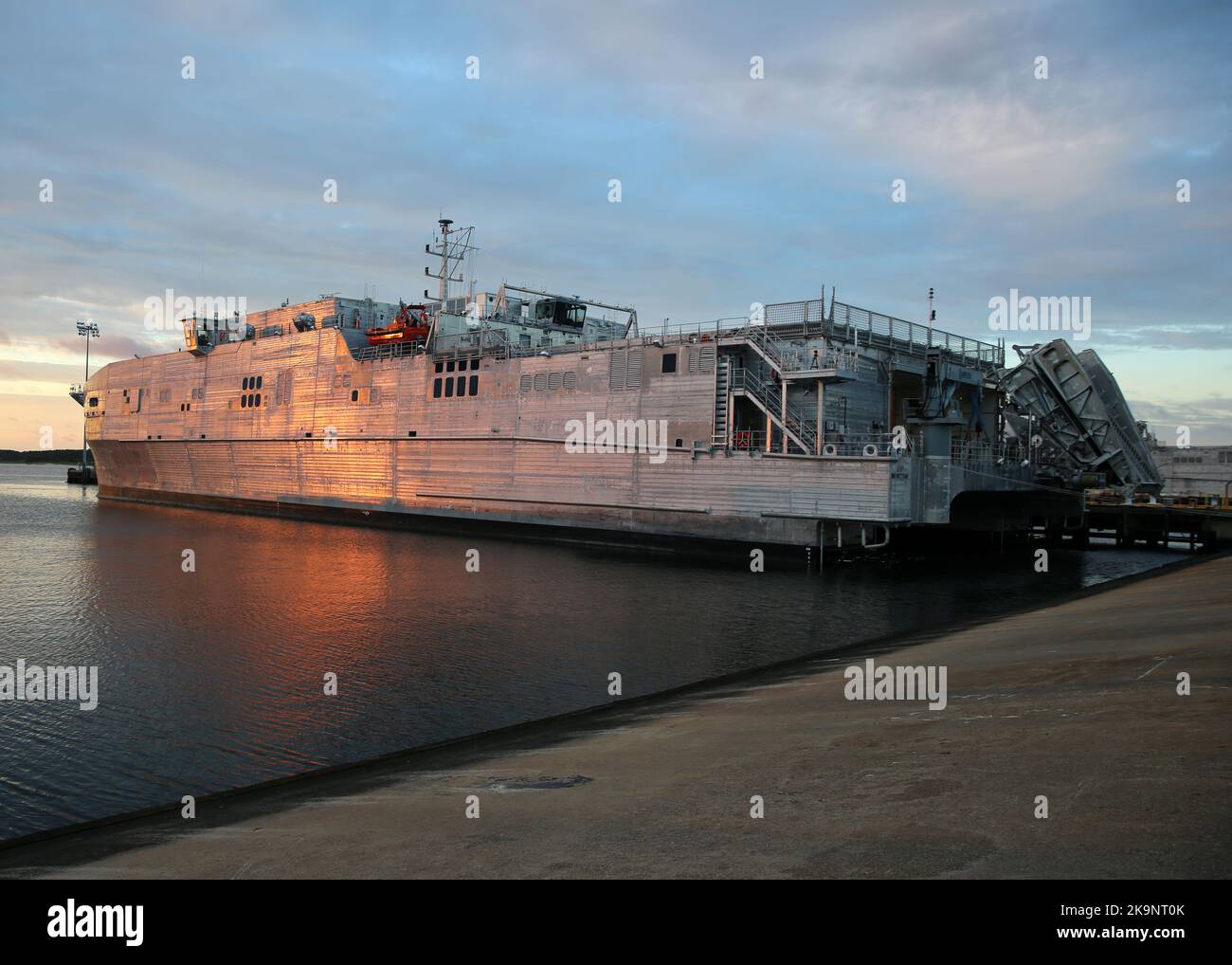 Military Sealift Command's expeditionary fast transport ship USNS Yuma (EPF 8) Stock Photo