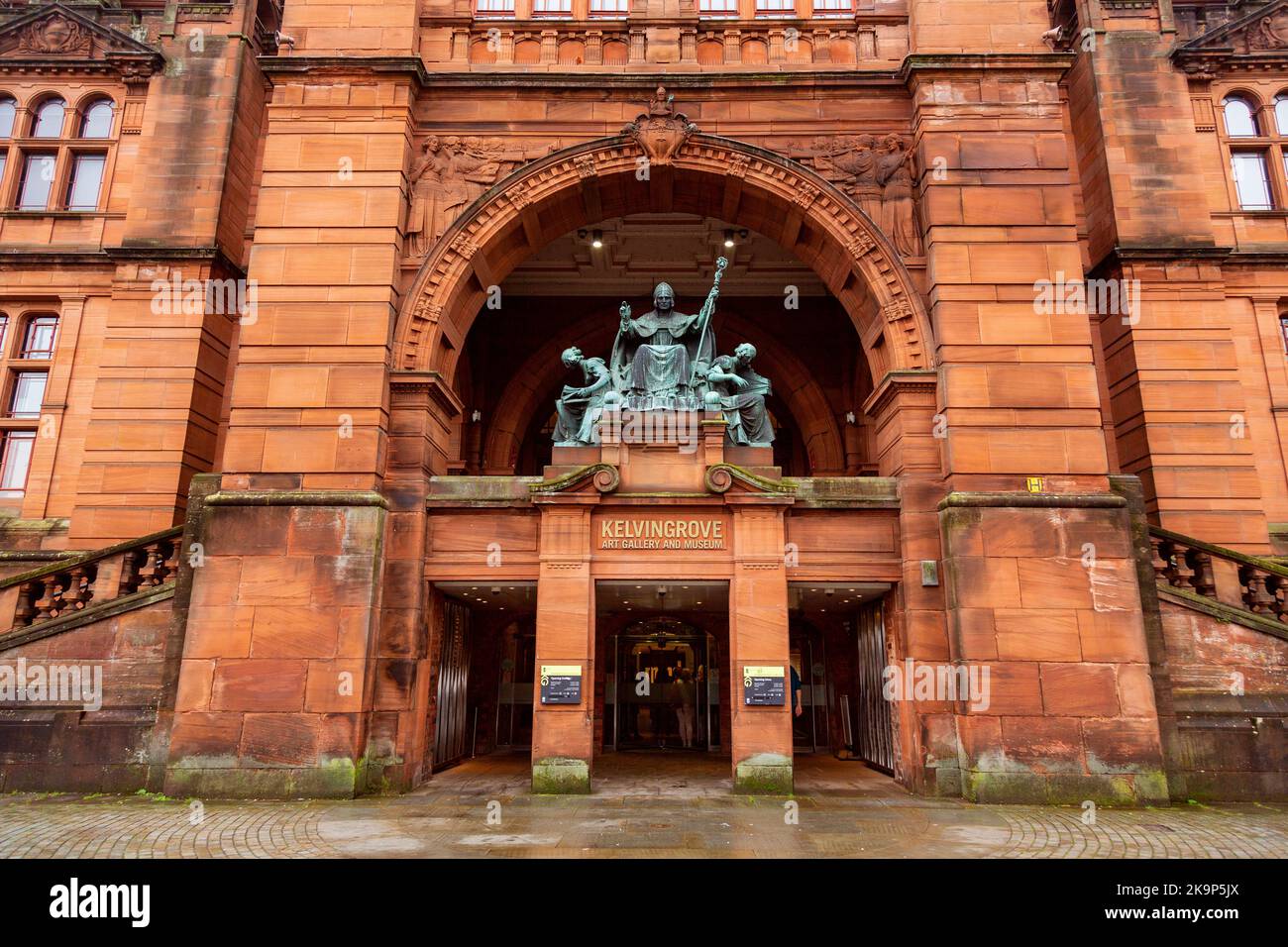 Entrance to kelvingrove art gallery and museum hi-res stock photography ...
