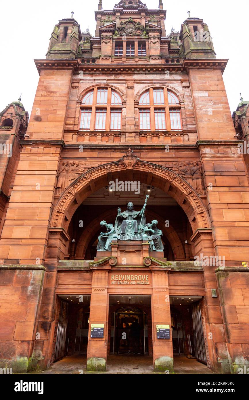 Entrance to kelvingrove art gallery and museum hi-res stock photography ...