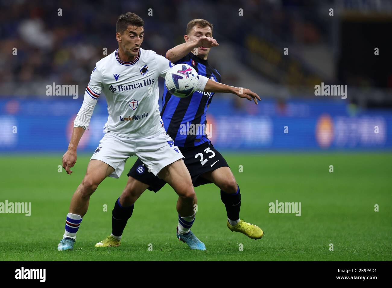 Filip Djuricic of Us Sampdoria and Nicolo Barella of Fc Internazionale battle for the ball during the  Serie A match beetween Fc Internazionale and Uc Sampdoria at Stadio Giuseppe Meazza on October 29, 2022 in Milan Italy . Credit: Marco Canoniero/Alamy Live News Stock Photo