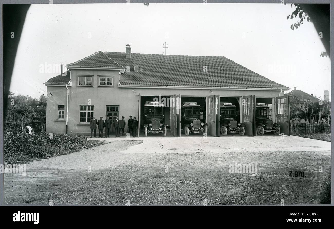 Daimler-Benz i bussgarage. Stock Photo