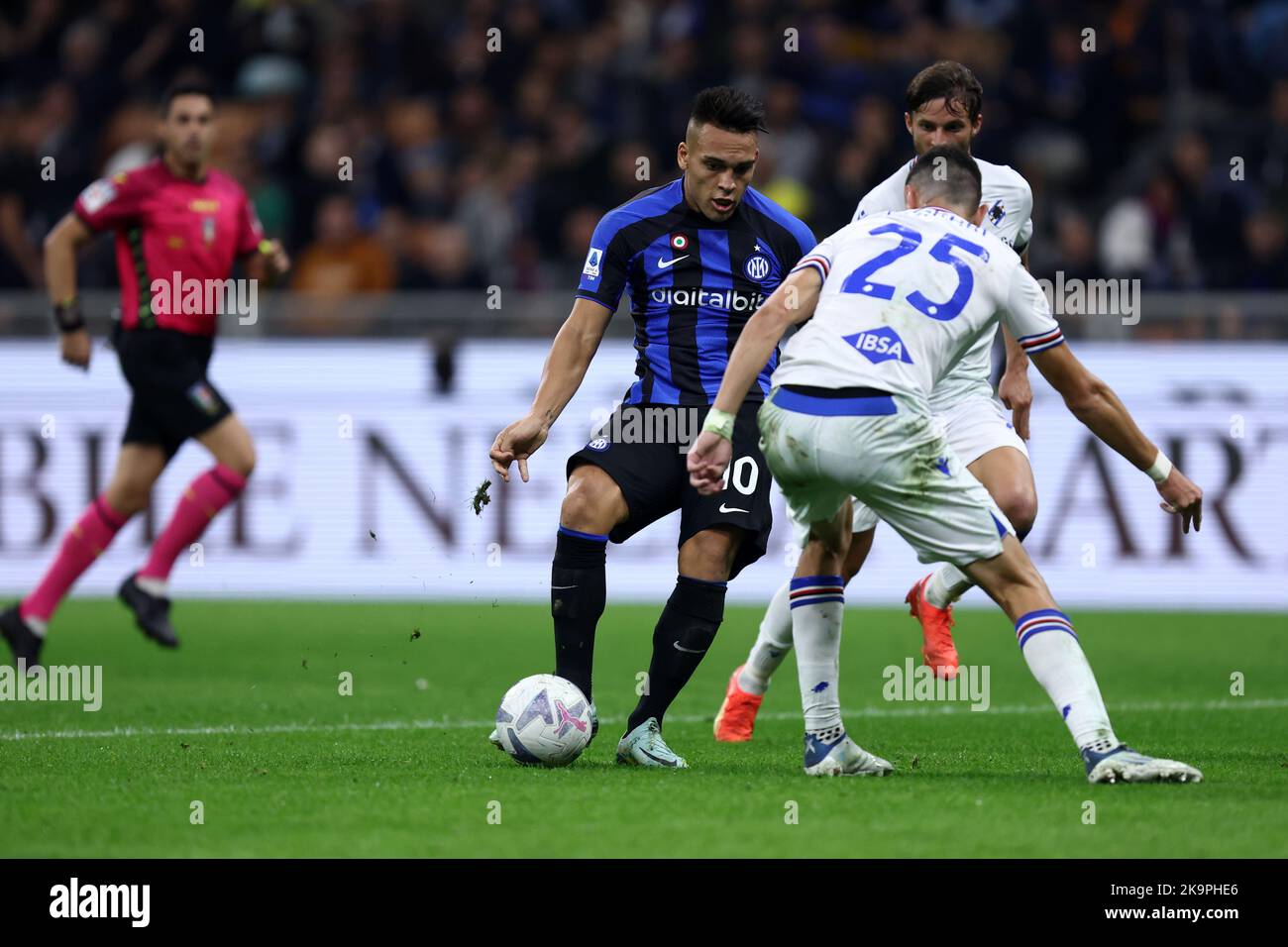 Lautaro Martinez of Fc Internazionale and Alex Ferrari of Us Sampdoria battle for the ball during the  Serie A match beetween Fc Internazionale and Uc Sampdoria at Stadio Giuseppe Meazza on October 29, 2022 in Milan Italy . Credit: Marco Canoniero/Alamy Live News Stock Photo