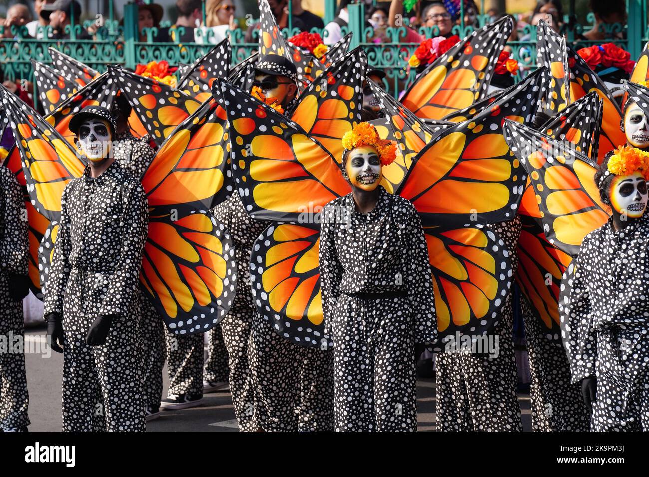 Mexico City, Mexico. 29th Oct, 2022. Monarch butterfly costumed performers wait in the sun for the start of the Grand Parade of the Dead to celebrate Dia de los Muertos holiday on Paseo de la Reforma, October 29, 2022 in Mexico City, Mexico. Credit: Richard Ellis/Richard Ellis/Alamy Live News Stock Photo