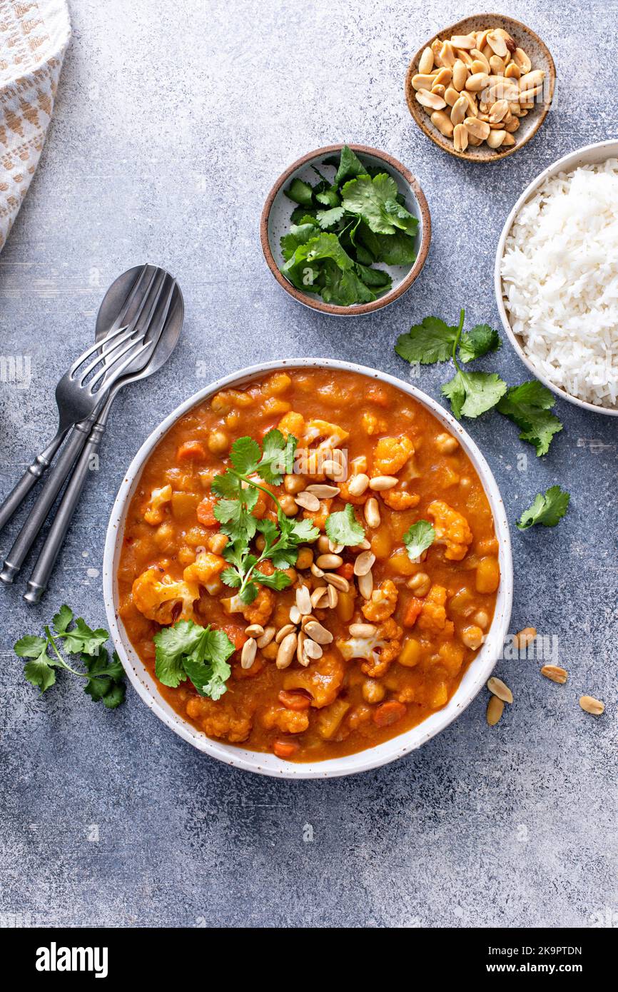 Vegan curry with cauliflower, chickpeas and butternut squash Stock ...