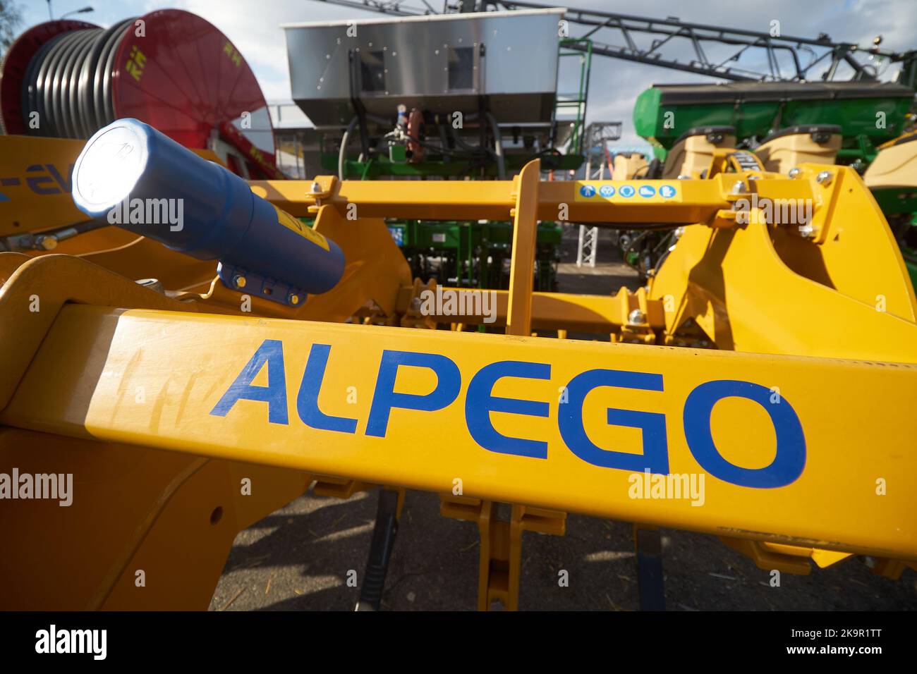 Rigid Mechanic Subsoiler Hi res Stock Photography And Images Alamy atopcv-1-5-5-schrodinger-wave-equation-for-three-dimensional-rigid