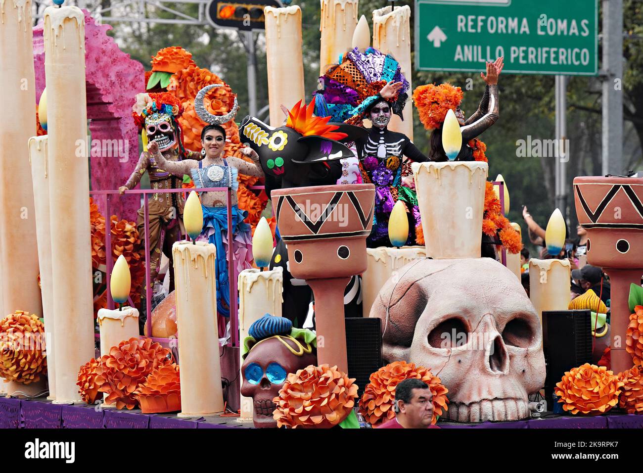 Mexico City, Mexico. 29th Oct, 2022. A parade float carries Beauty Queens and performers in skeleton costumes during the Grand Parade of the Dead to celebrate Dia de los Muertos holiday on Paseo de la Reforma, October 29, 2022 in Mexico City, Mexico. Credit: Richard Ellis/Richard Ellis/Alamy Live News Stock Photo