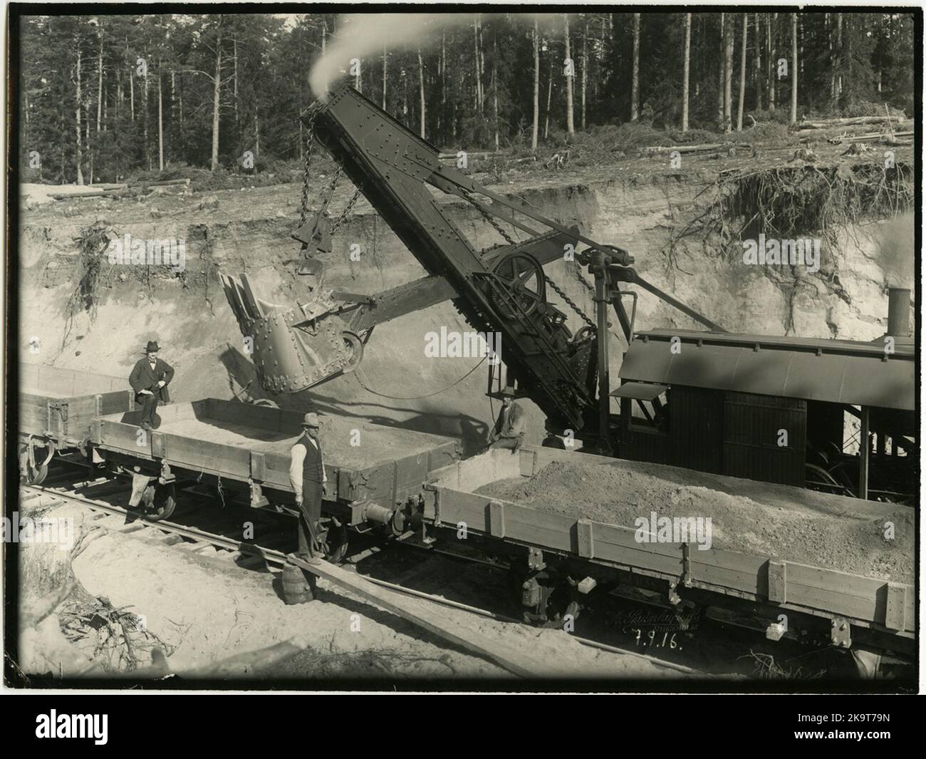 Loading with steam excavator State railway buildings, SJB Q8 3 at ...
