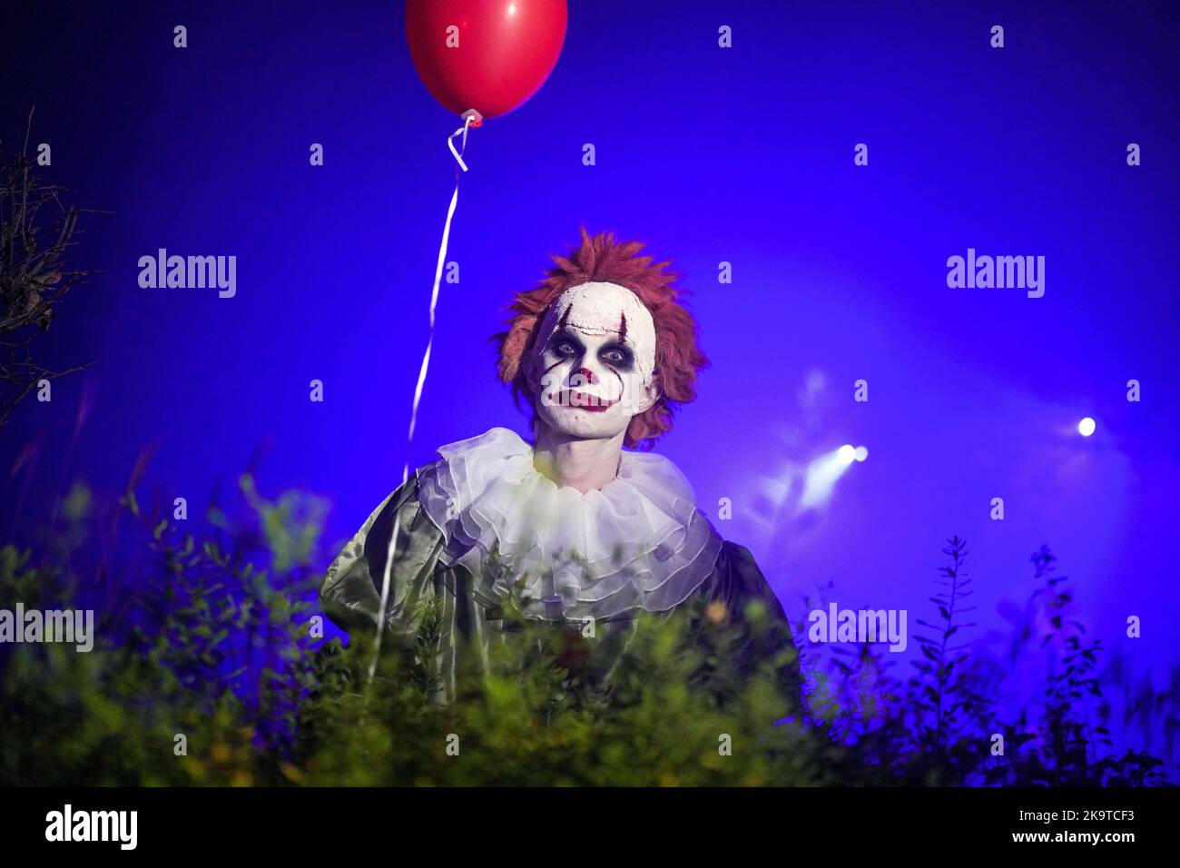 Potsdam, Germany. 29th Sep, 2022. The clown Pennywise of the movie 'It' poses at the event Horror Nights 2022 at Filmpark Babelsberg. Credit: Gerald Matzka/dpa/ZB/dpa/Alamy Live News Stock Photo