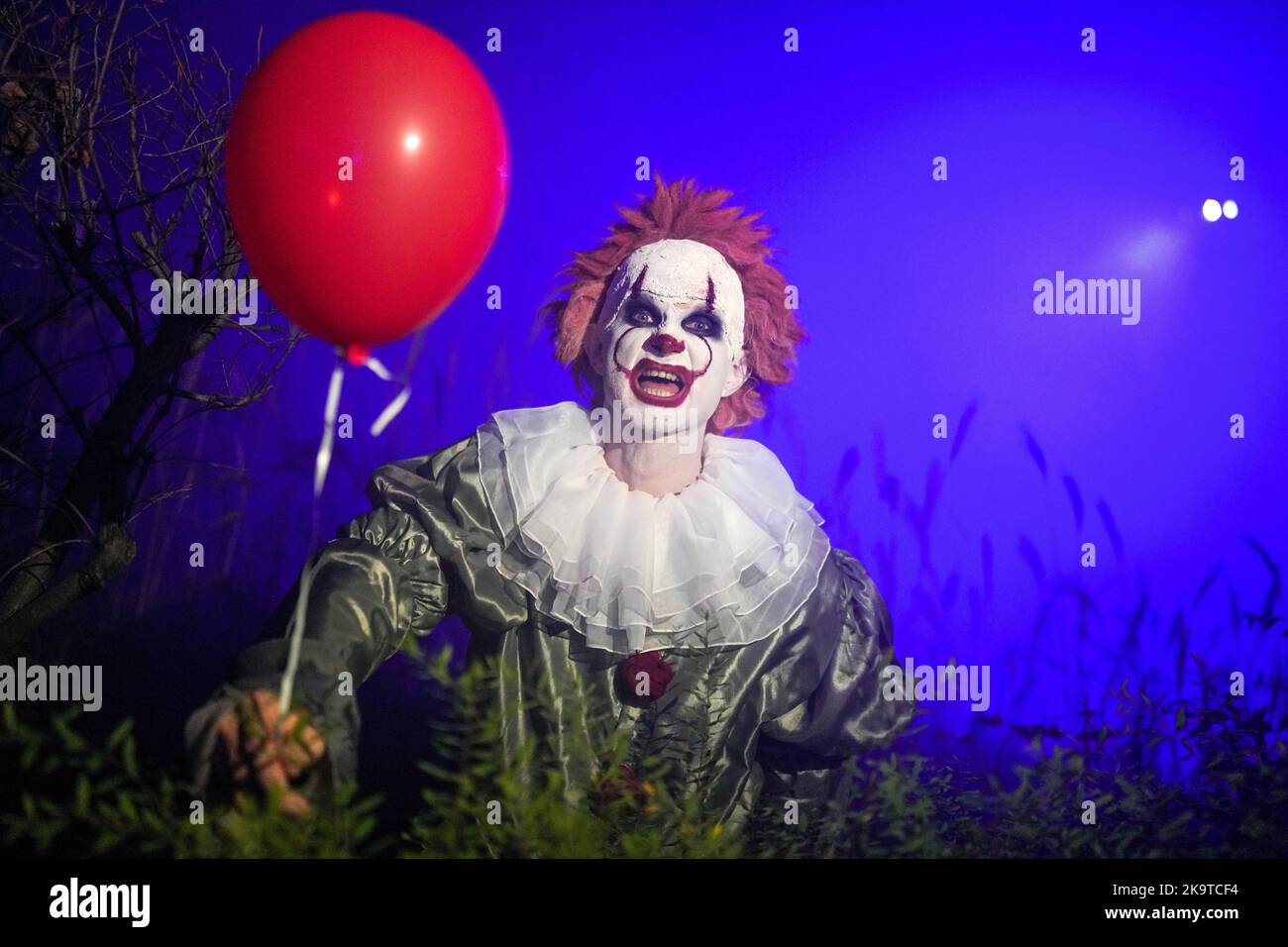 Potsdam, Germany. 29th Sep, 2022. The clown Pennywise of the movie 'It' poses at the event Horror Nights 2022 at Filmpark Babelsberg. Credit: Gerald Matzka/dpa/ZB/dpa/Alamy Live News Stock Photo