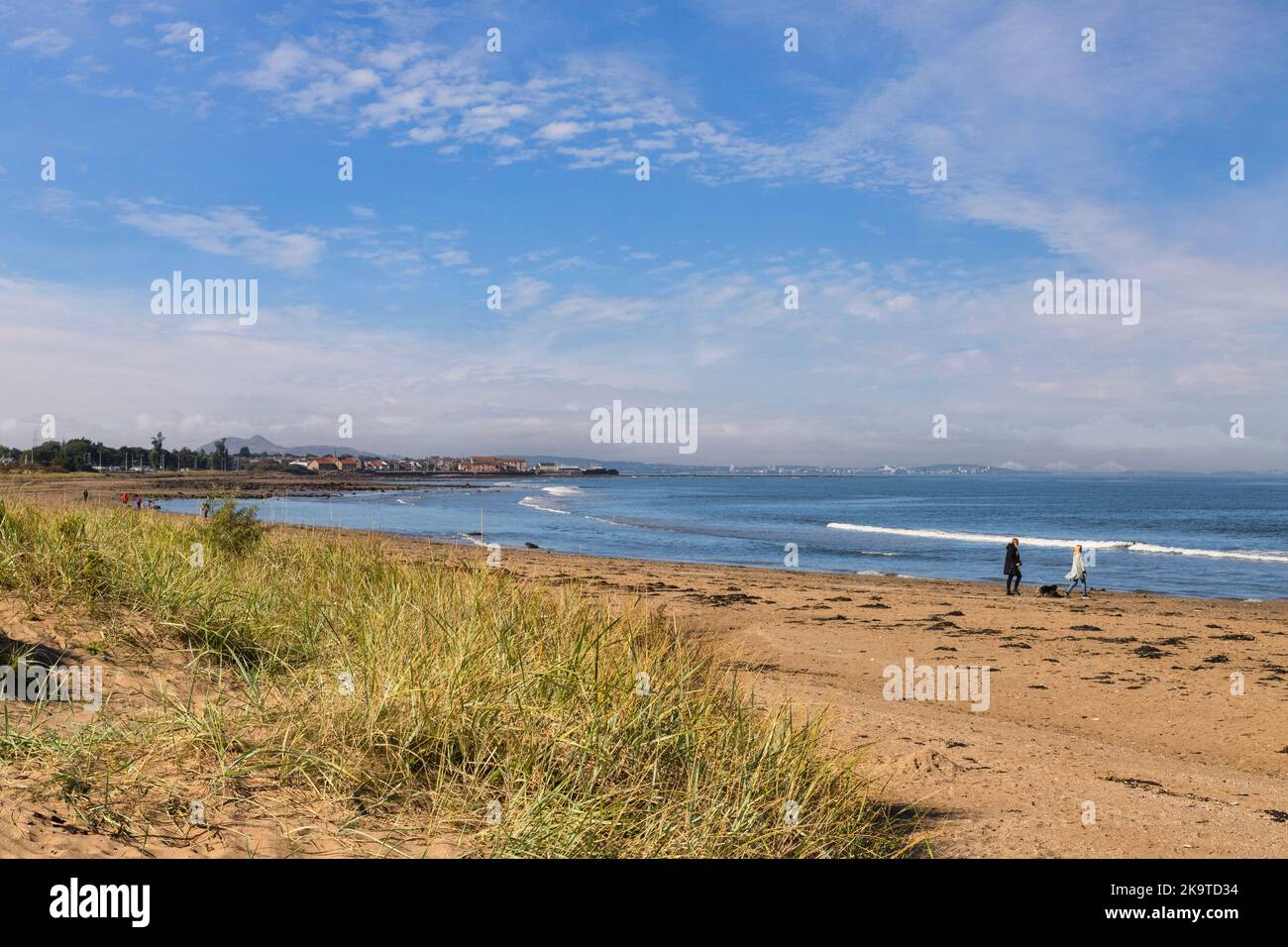 19 September 2022: Longniddry, Lothian, Scotland - A blustery, sunny day at Longniddry Bents, a shallow bay popular for watersports. Forth bridges can Stock Photo