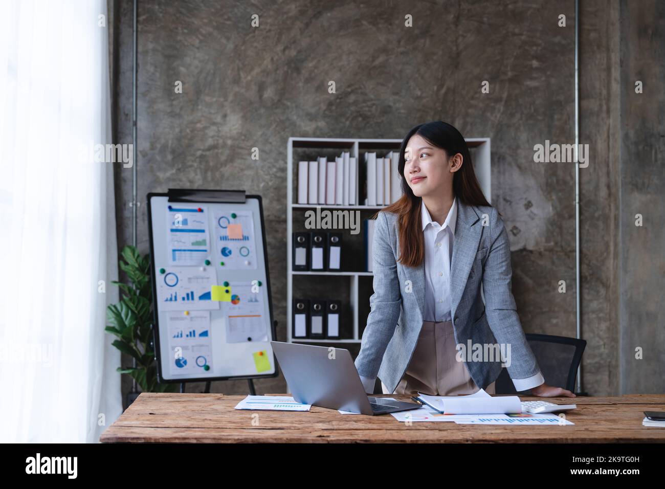 Confident leader woman hi-res stock photography and images - Alamy