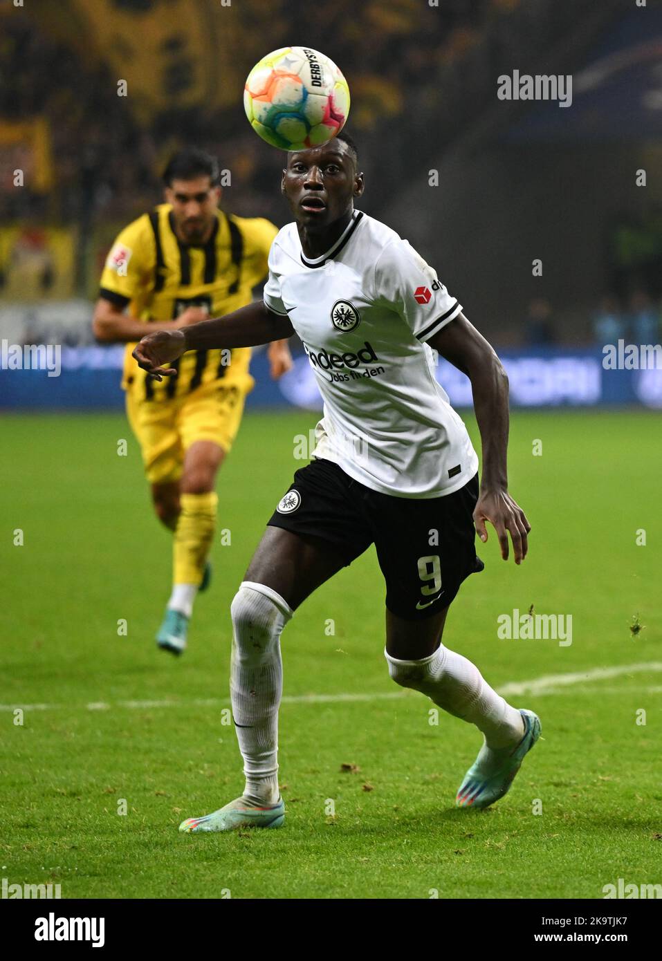 29 October 2022, Hesse, Frankfurt/Main: Soccer: Bundesliga, Eintracht Frankfurt - Borussia Dortmund, Matchday 12 at Deutsche Bank Park. Frankfurt's Randal Kolo Muani in action. Photo: Arne Dedert/dpa - IMPORTANT NOTE: In accordance with the requirements of the DFL Deutsche Fußball Liga and the DFB Deutscher Fußball-Bund, it is prohibited to use or have used photographs taken in the stadium and/or of the match in the form of sequence pictures and/or video-like photo series. Stock Photo