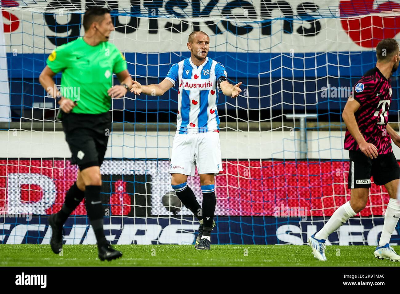 HEERENVEEN, NETHERLANDS - OCTOBER 29: Sven van Beek of SC Heerenveen during the Dutch Eredivisie match between SC Heerenveen and FC Utrecht at the Abe Lenstra Stadion on October 29, 2022 in Heerenveen, Netherlands (Photo by Pieter van der Woude/Orange Pictures) Credit: Orange Pics BV/Alamy Live News Stock Photo