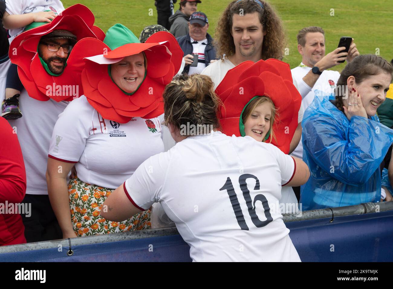 England players with supporters after their win against Australia in the Women's Rugby World Cup Quarter-final match at Waitakere Stadium in Auckland, New Zealand. Picture date: Sunday October 30, 2022. Stock Photo