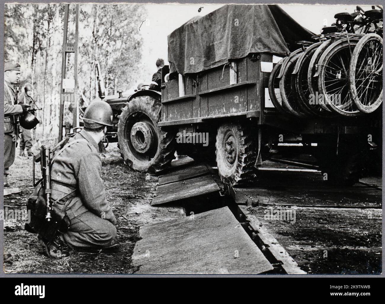 Military vehicles hi-res stock photography and images - Alamy