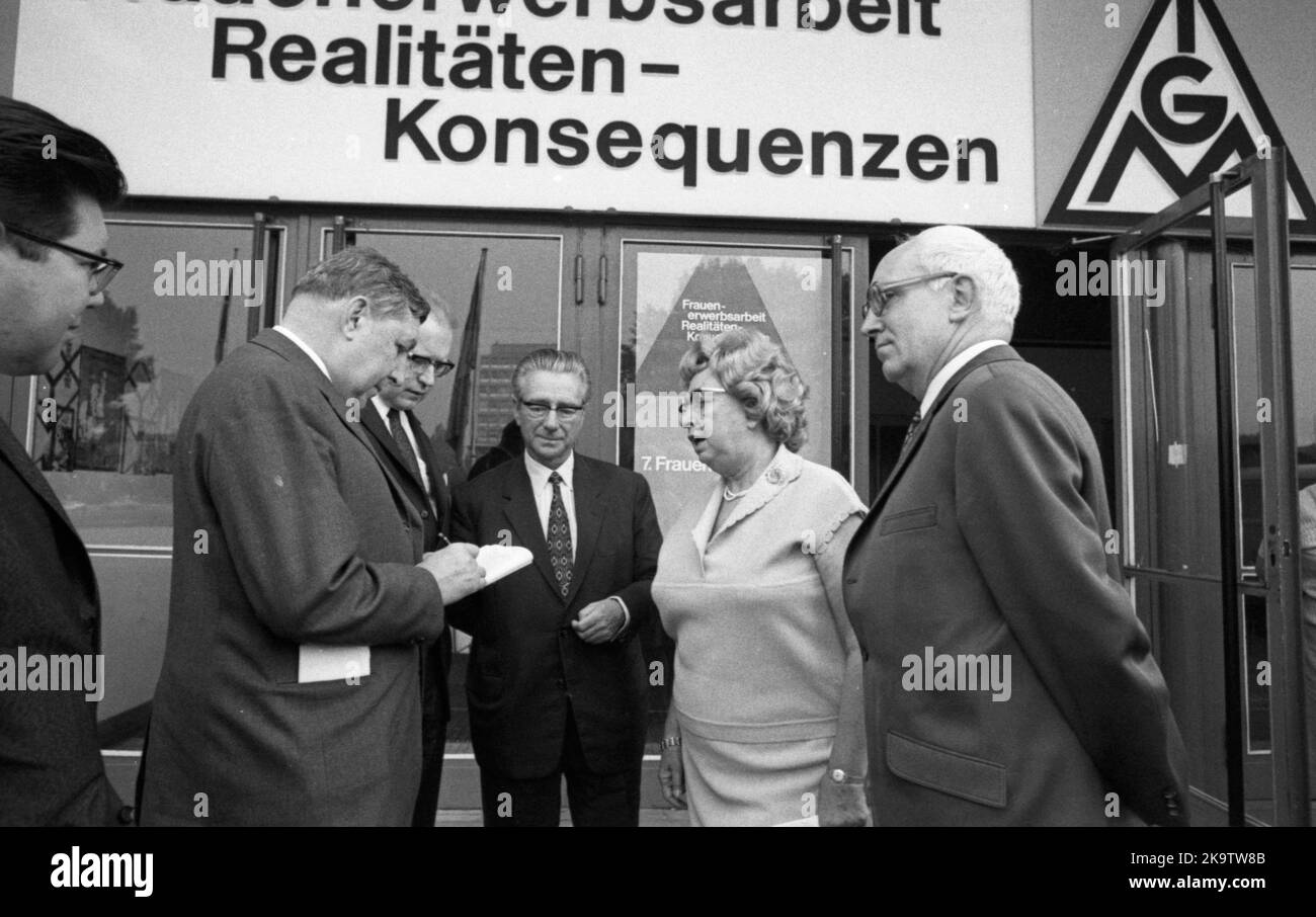 The central theme of the 7th IG Metall Women's Conference, here on 24 September 1970 in Dortmund, was the pursuit of equal pay. Otto Brenner Stock Photo