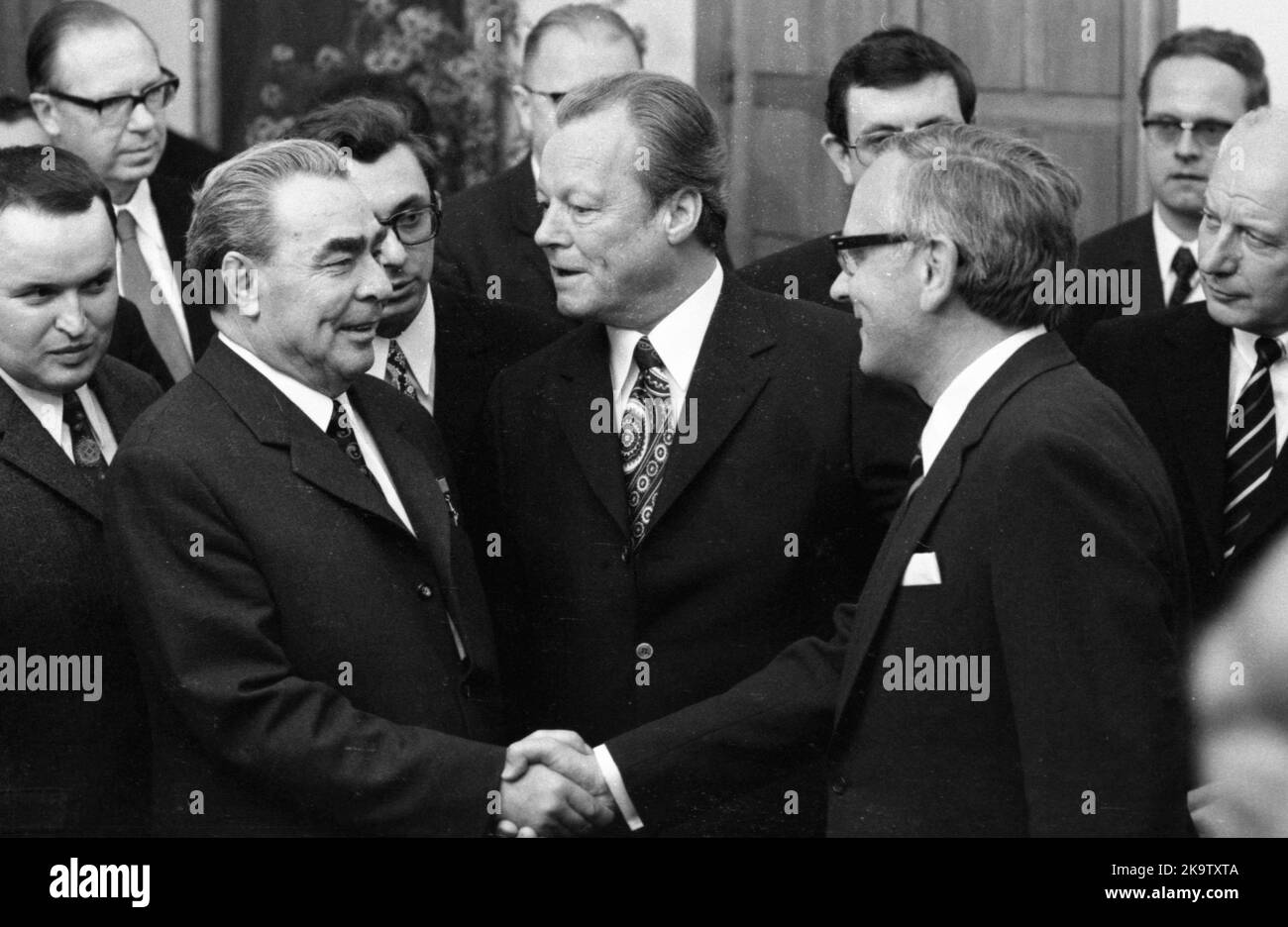 On the arrival of the Soviet Head of State and Party Leonid Brezhnev by Willy Brandt on 18. 5. 1973, the government had its first meeting with Leonid Stock Photo
