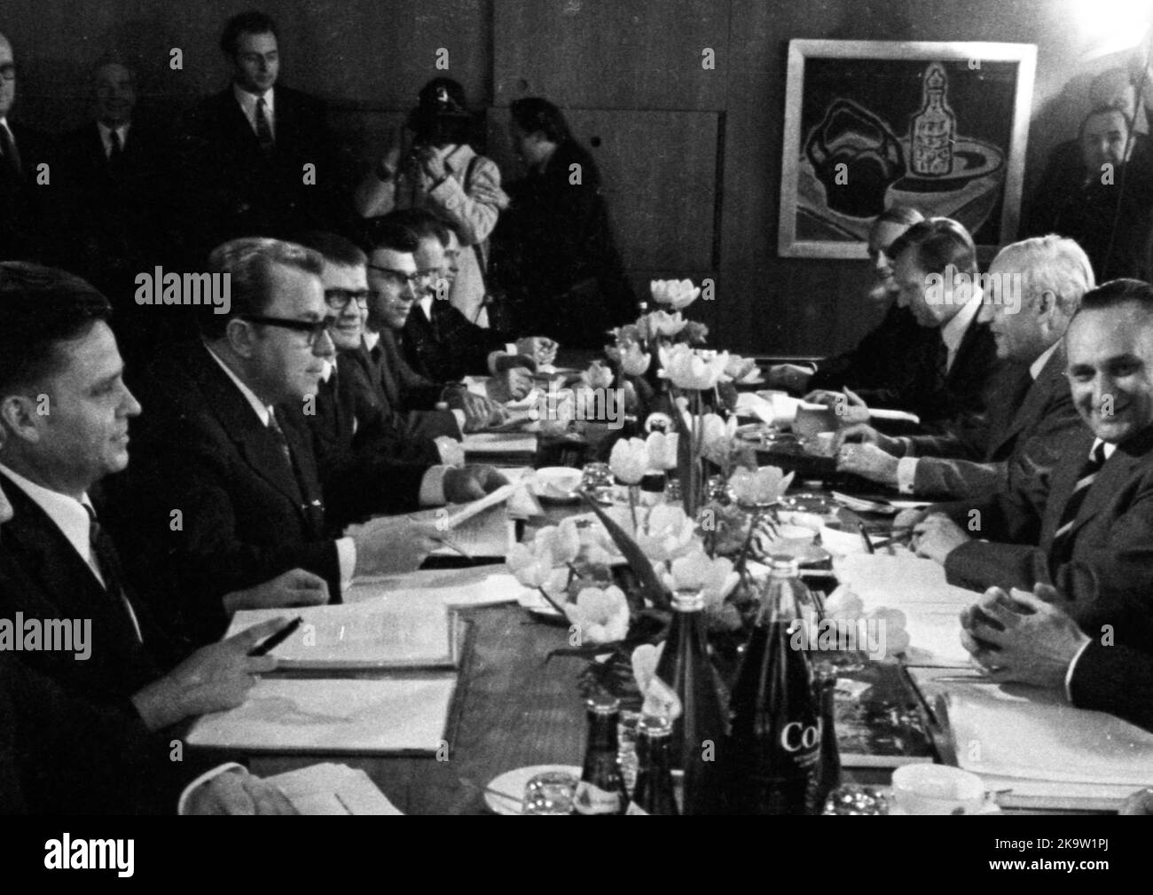 Delegations from the GDR, headed by Michael Kohl, and from the Federal Republic, with Egon Bahr as the Federal Republic's representative, met in Bonn Stock Photo