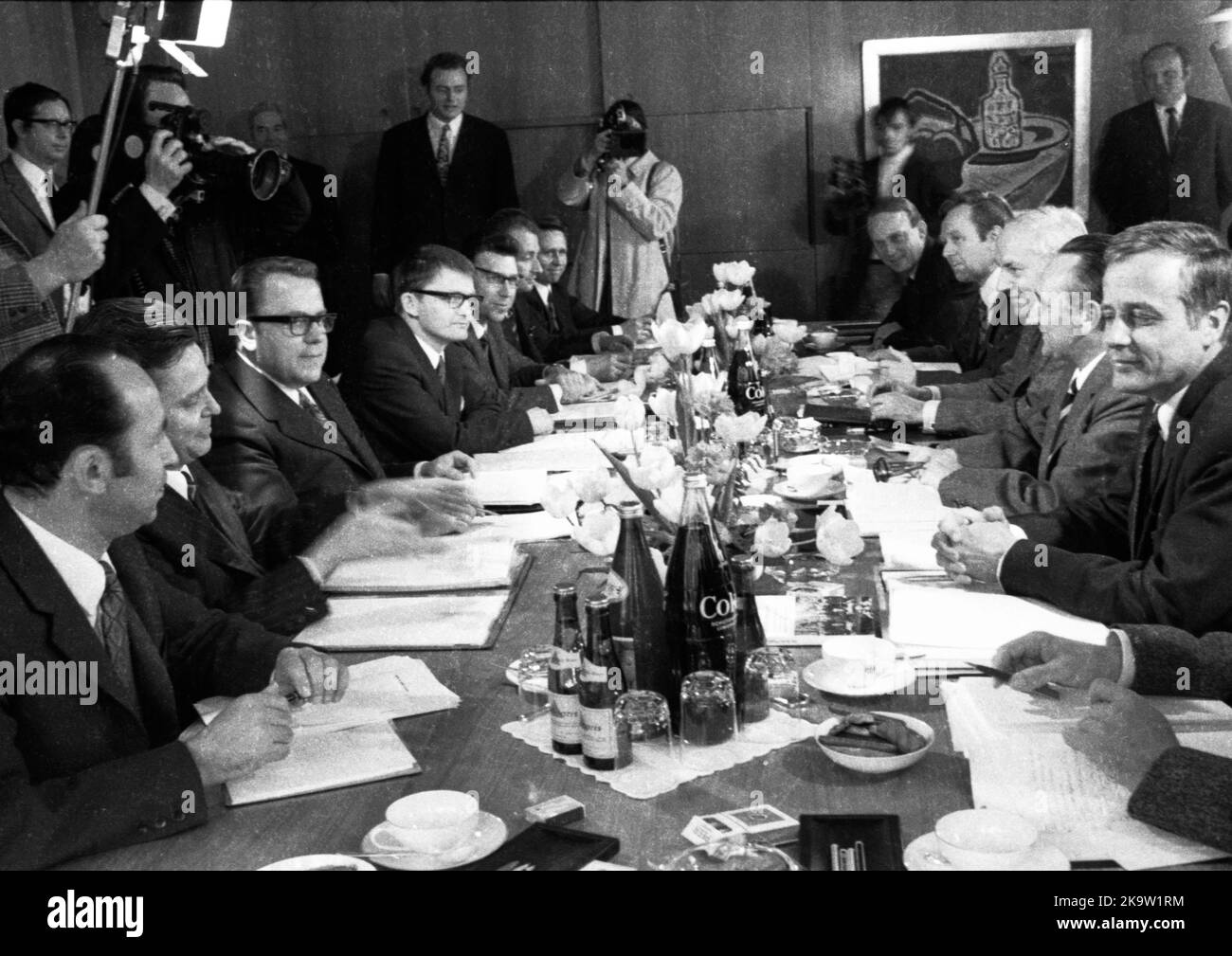 Delegations from the GDR with its leader Michael Kohl and from the Federal Republic with Egon Bahr as the Federal Republic's representative met in Stock Photo