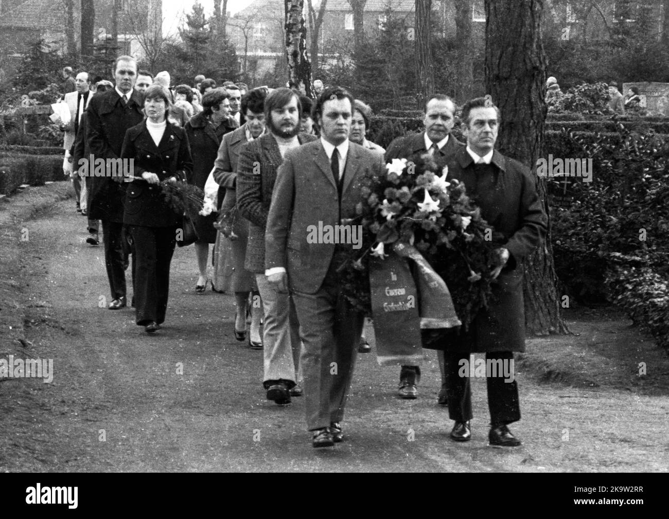 These woman and men celebrated International Women's Day in Rheinhausen on 8 March 1972 by paying tribute to the Soviet dead of the Second World War Stock Photo