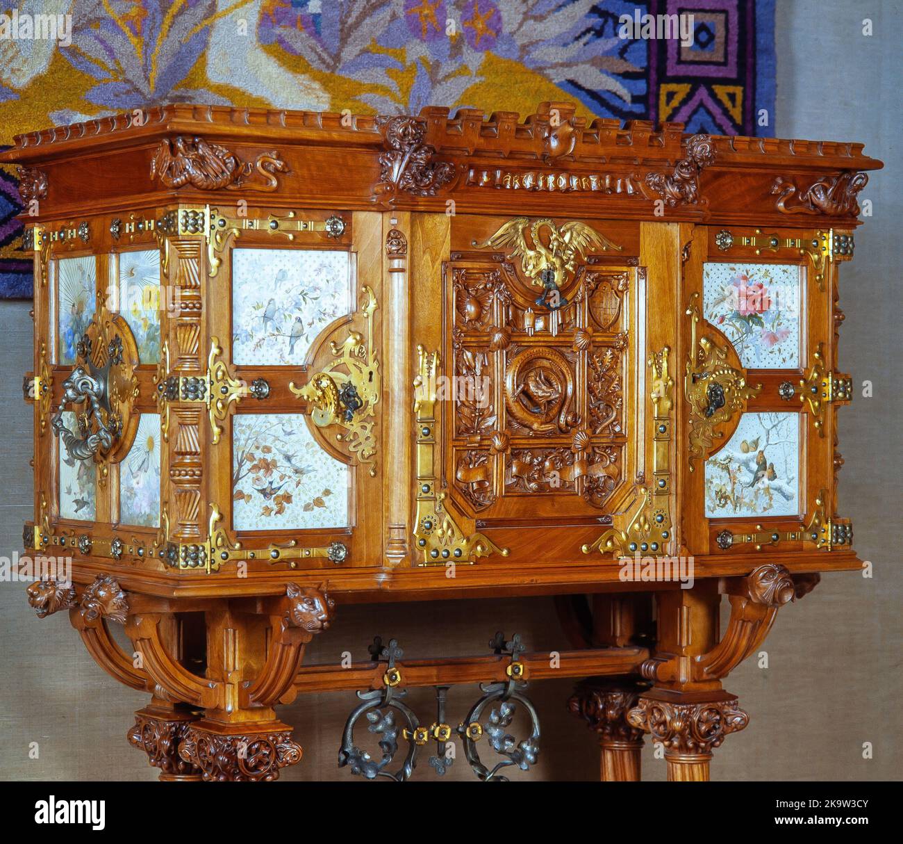 Arqueta de Joan Busquets i Jané. Siglo XX.M.A.D.B Stock Photo Alamy