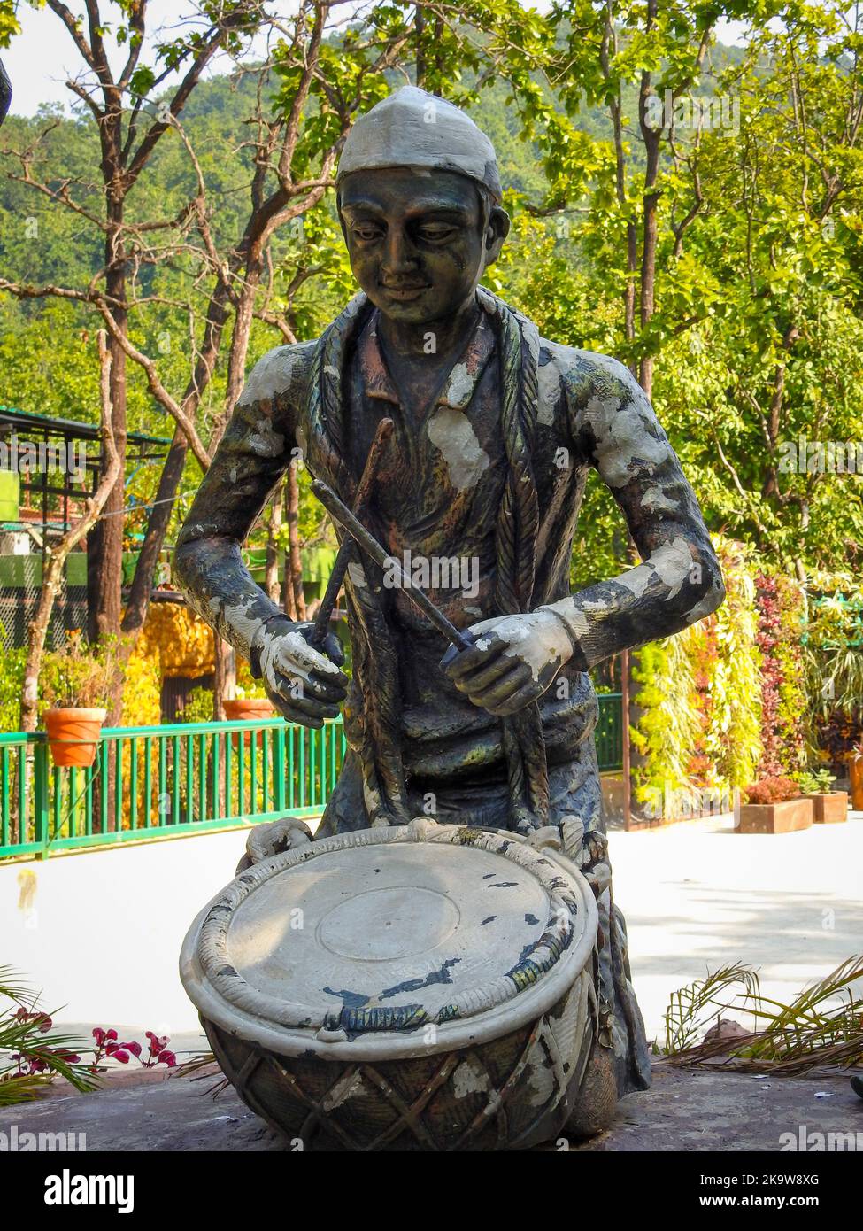 November 9th 2018. Dehradun City Uttarakhand India. Bronze Statues of people depicting local music and dances at Malsi City zoo. Stock Photo