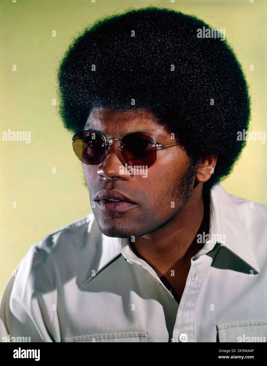 CLARENCE WILLIAMS III in THE MOD SQUAD (1968), directed by JERRY JAMESON, GENE NELSON, EARL BELLAMY, GEORGE MCCOWAN and BUDDY RUSKIN. Credit: Thomas-Spelling Productions / Album Stock Photo