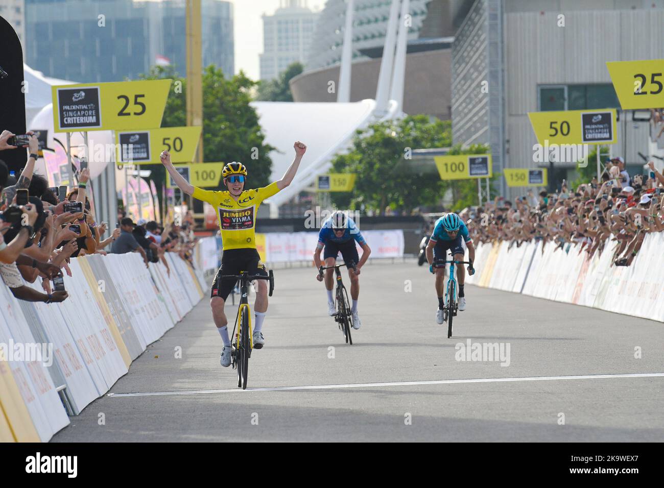 Singapore, Singapore. 30th Oct, 2022. Danish rider Jonas Vingegaard (L