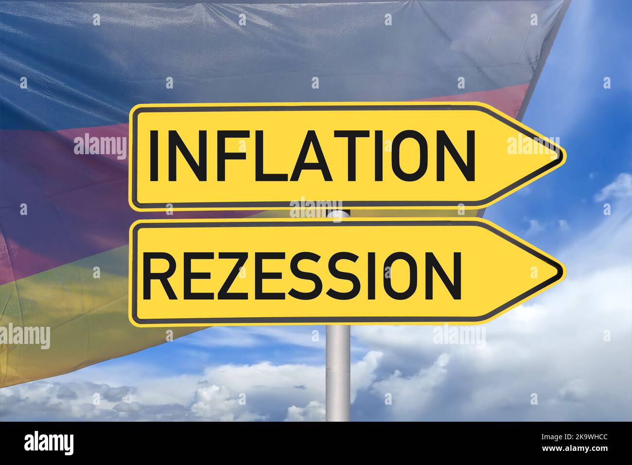 Symbolbild Rezession: Bewölkter Himmel mit Deutschland-Flagge, daneben zeigen Schilder in Richtung Inflation und Rezession (Composing) Stock Photo