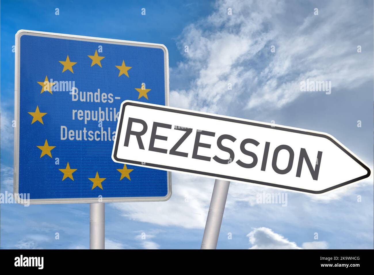 Symbolbild Rezession: Grenzschild der Bundesrepublik Deutschland, daneben zeigt ein Schild in Richtung Rezession (Composing) Stock Photo