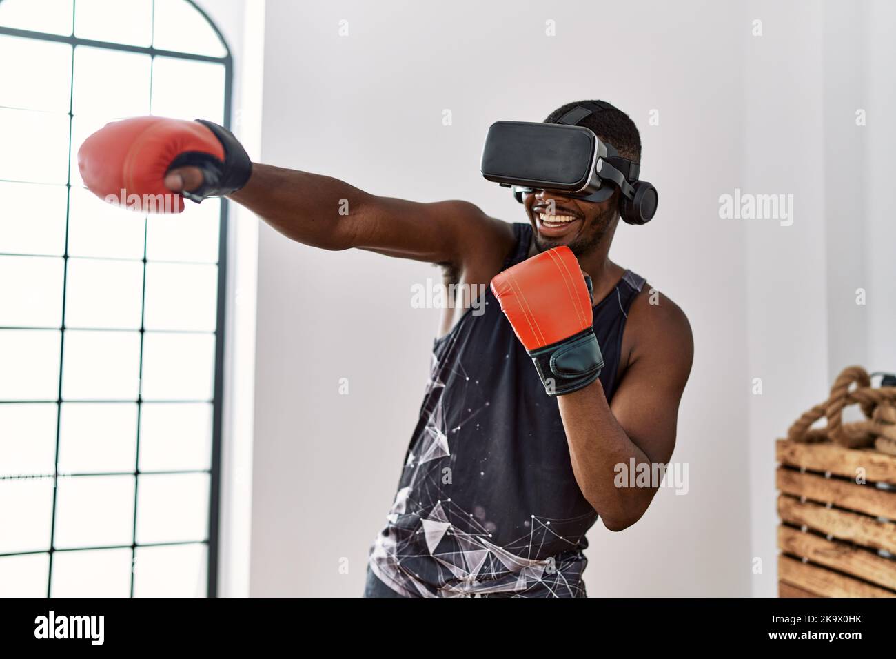 Man boxing gym using vr hi-res stock photography and images - Alamy