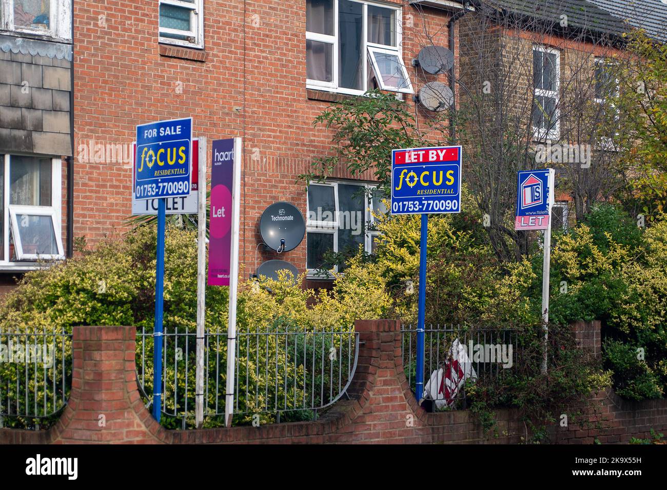 Slough, Berkshire, UK. 29th October, 2022. Property let by boards outside a block of flats in Slough. The cost of renting residential properties is reported to be increasing as landlords pass on their mortgage interest rates to tenants following the current cost of living crisis in England. Credit: Maureen McLean/Alamy Stock Photo