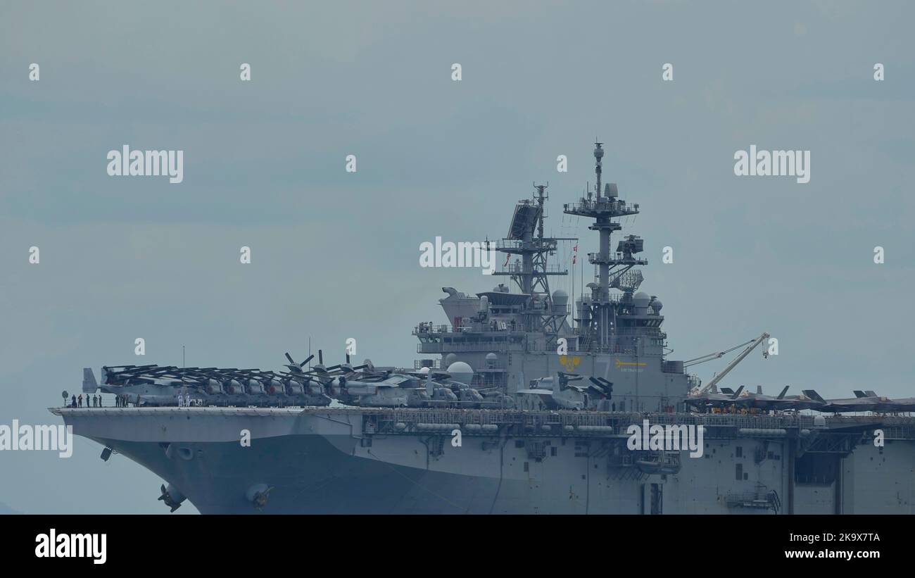 USS Tripoli (LHA-7) maiden trip to Singpore Stock Photo