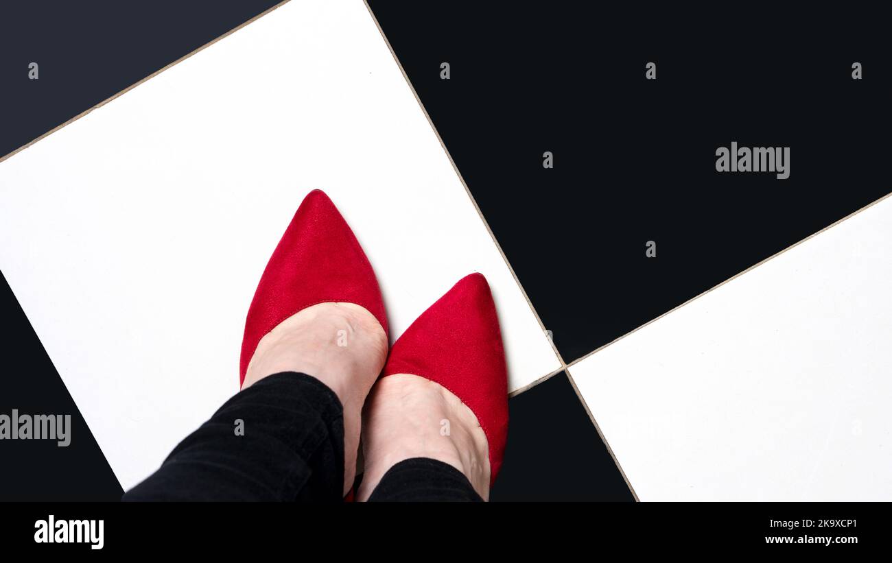 Selfie feet wears classic shoes court shoe on chequered floor