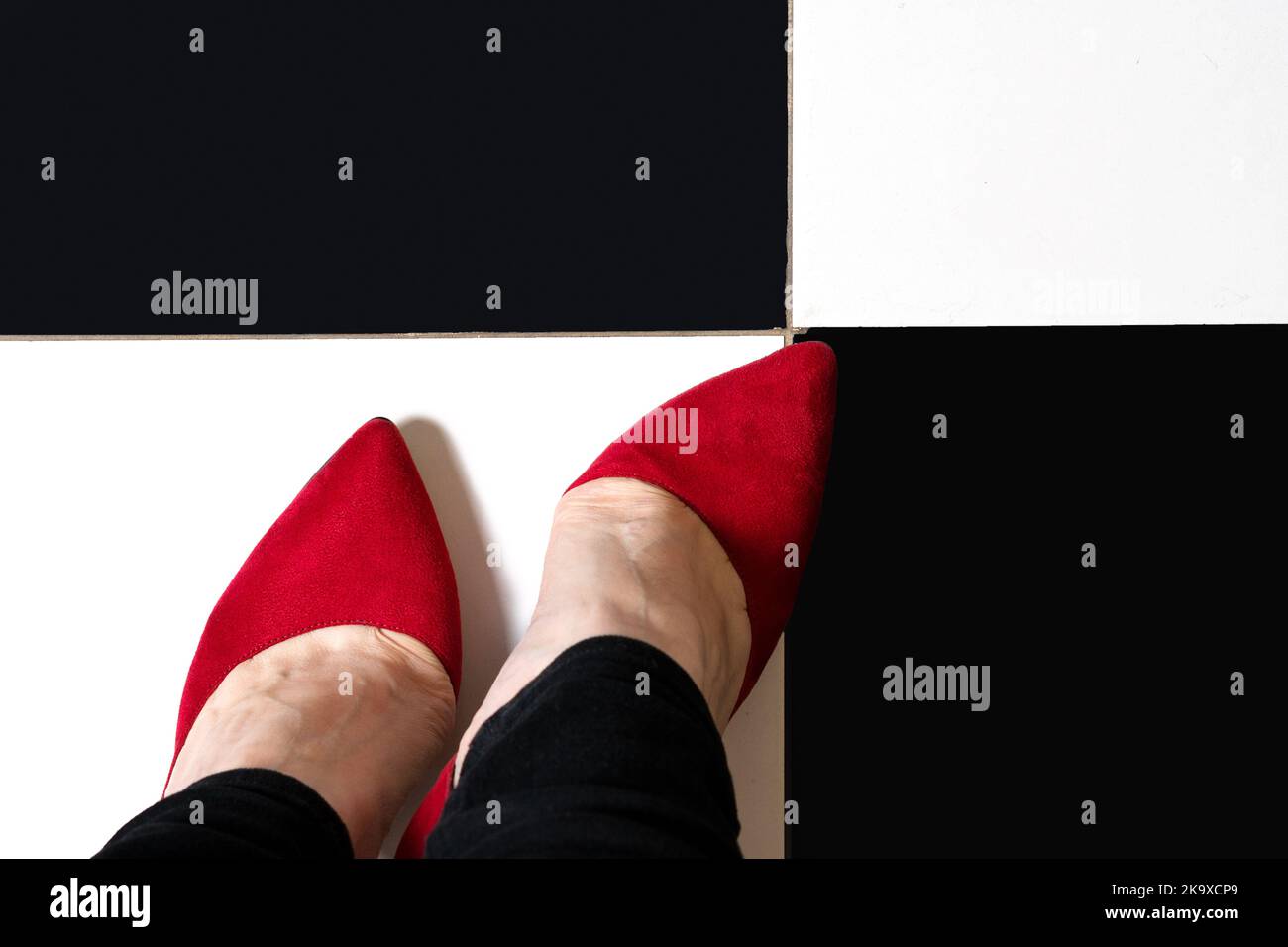 Selfie feet wears classic shoes court shoe on chequered floor