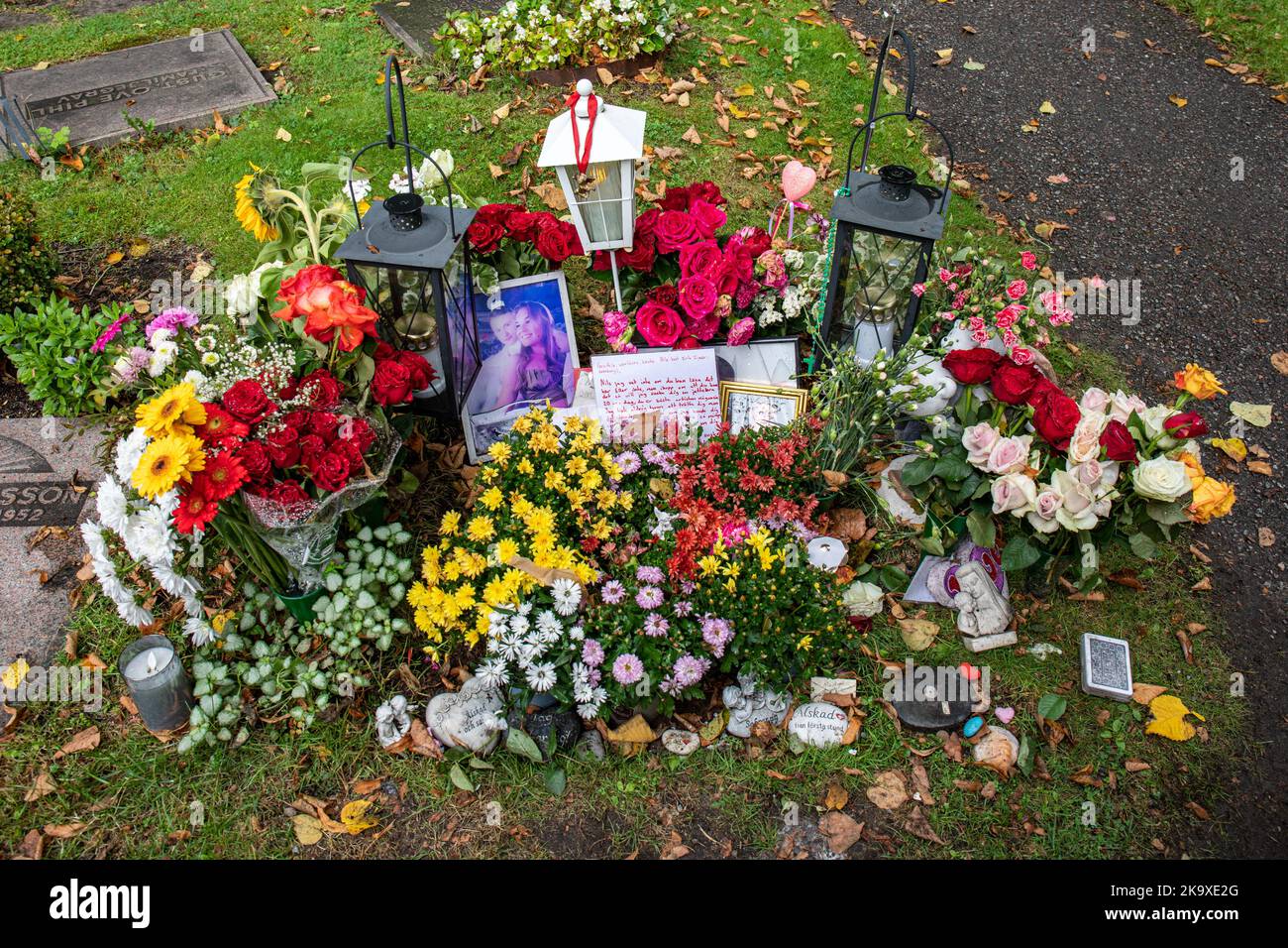 Flowers, lanterns, letters and pictures on the grave of Swedish rapper Einár in Katarina kyrkogård cemetery in Stockholm, Sweden Stock Photo