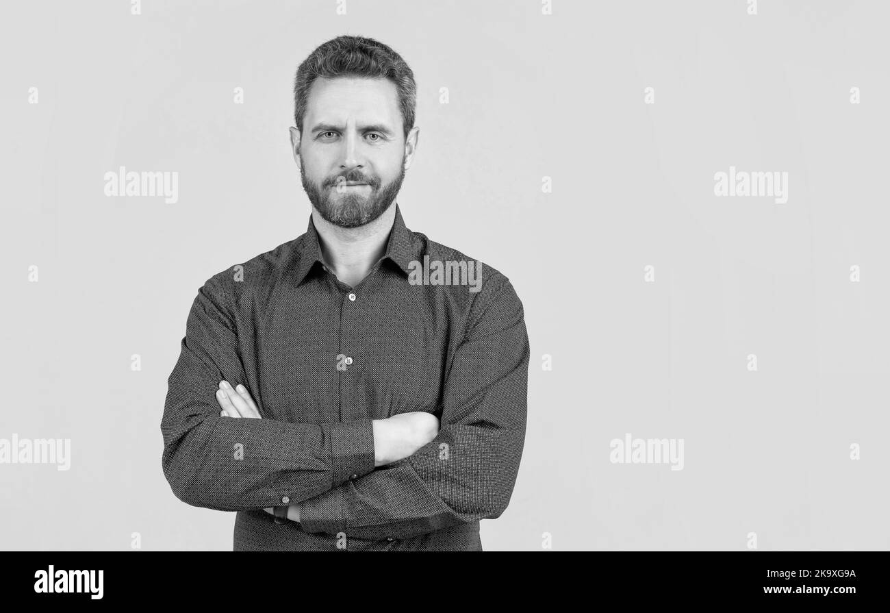 Confident man wear casual shirt keeping arms crossed grey background, informal clothing, copy space Stock Photo