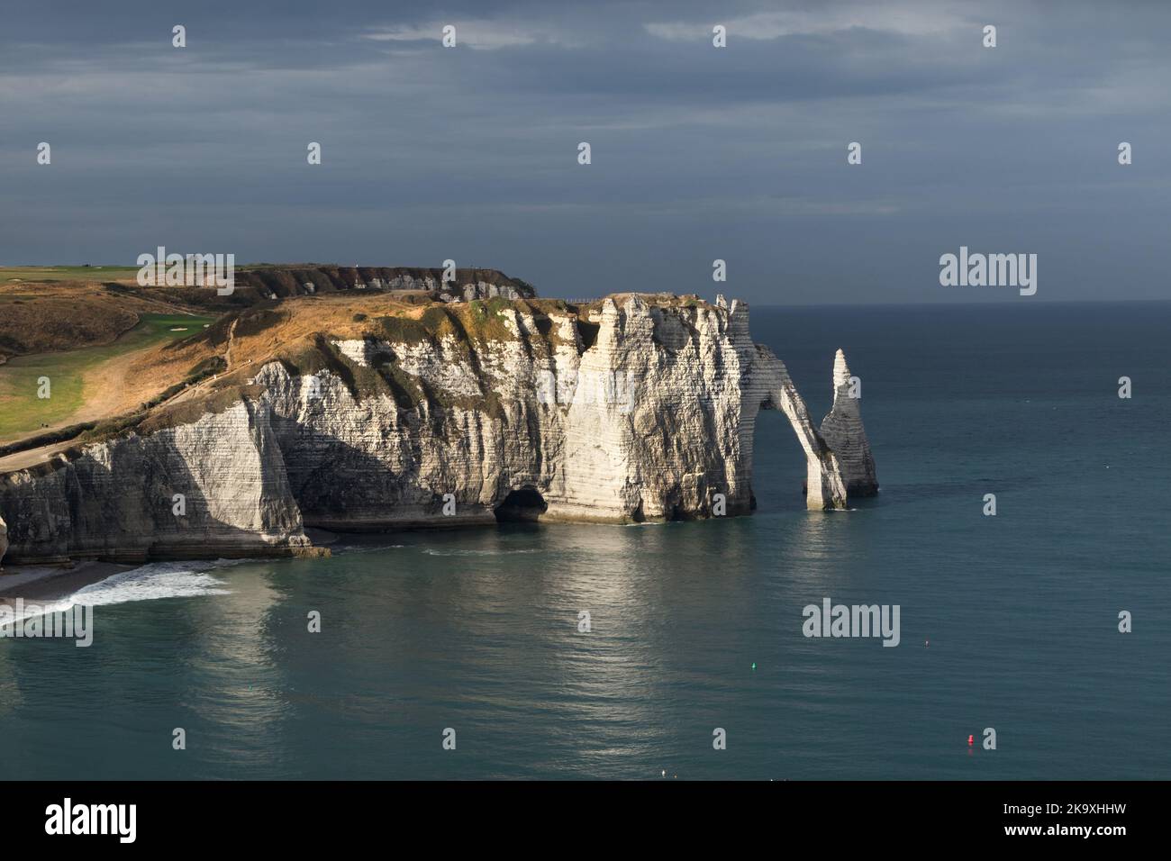 The Porte d'Aval Arch and The L'Aiguille (the Needle), Étretat, Normandy, France Stock Photo