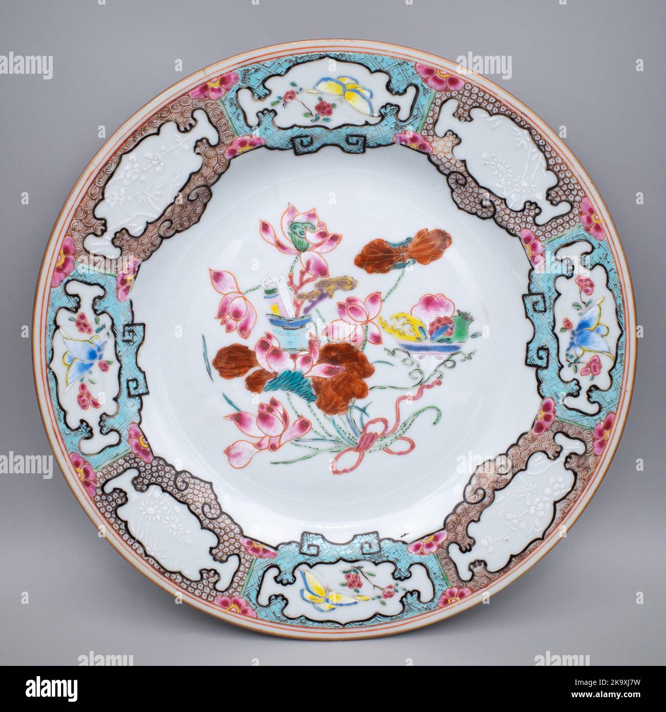 Porcelain early 18th century hi-res stock photography and images - Alamy