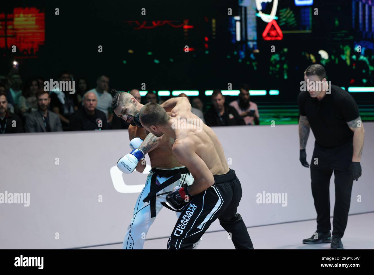 ORLANDO, FL - OCTOBER 29: Fernando Paz lands a knock out punch on Diego Avendano during Karate Combat 36 on October 29, 2022 at Universal Studios in Orlando, Florida. (Photo by Aaron Litz/PxImages) Stock Photo