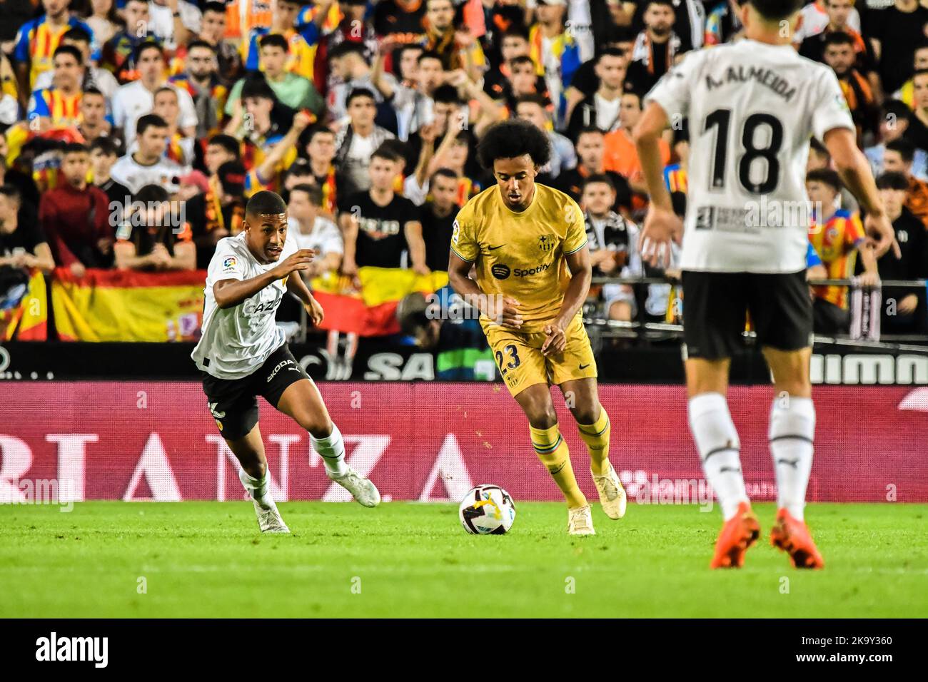 VALENCIA, SPAIN - OCTOBR  29: Jules Koundé of FC Barcelona during the match between Valencia CF and FC Barcelona of La Liga Santander on October 29, 2022 at Mestalla in Valencia, Spain. (Photo by Samuel Carreño/ PX Images) Credit: Px Images/Alamy Live News Stock Photo