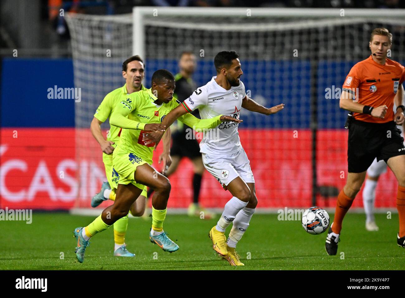Gent's Mathias Nurio Fortuna and OHL's Mousa Suleiman Tamari fight for