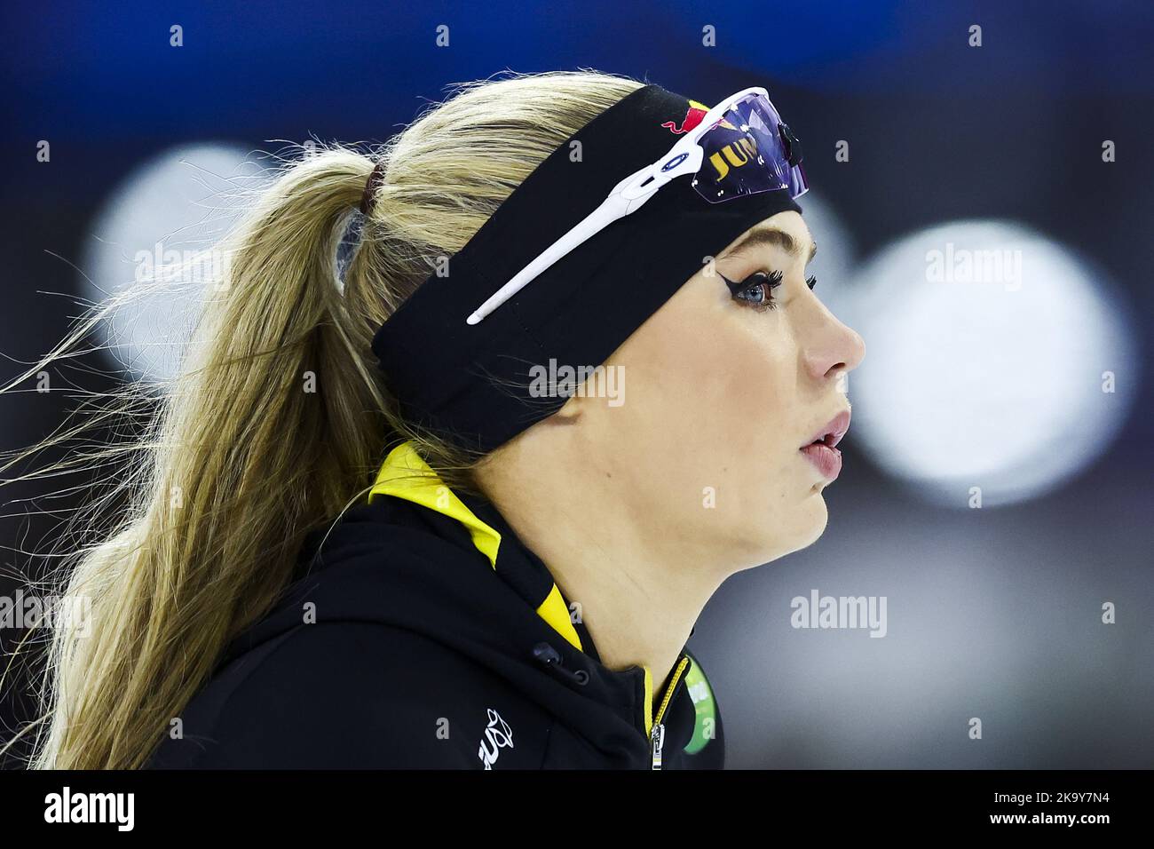 2022-10-30 16:36:52 HeereNVEEN - Jutta Leerdam reacts for the 1000 meters during the World Cup Qualifying Tournament in Thialf. ANP VINCENT JANNINK netherlands out - belgium out Stock Photo