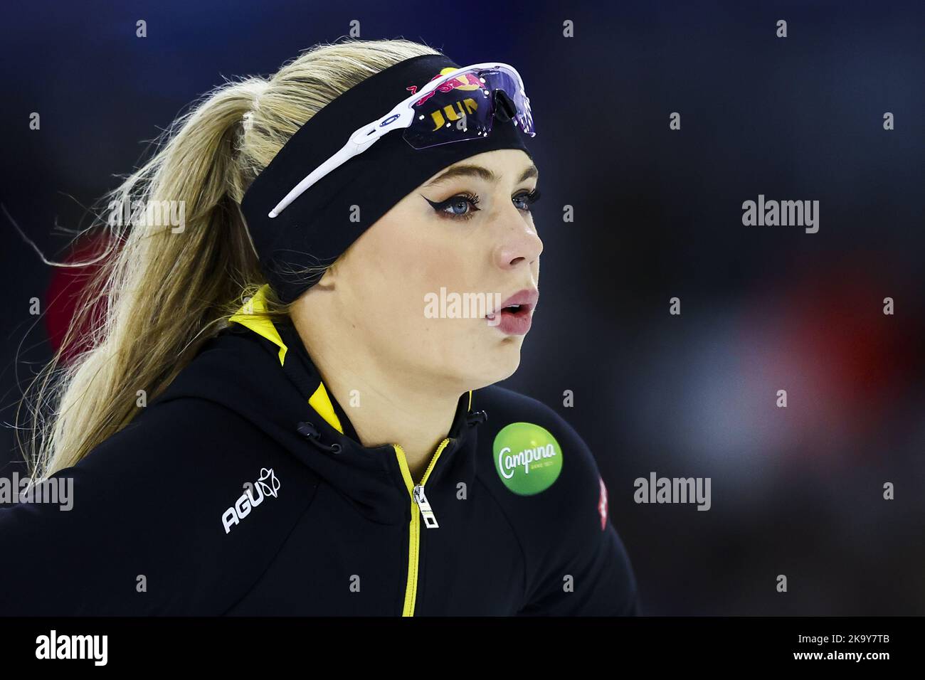 2022-10-30 16:36:52 HeereNVEEN - Jutta Leerdam reacts for the 1000 meters during the World Cup Qualifying Tournament in Thialf. ANP VINCENT JANNINK netherlands out - belgium out Stock Photo