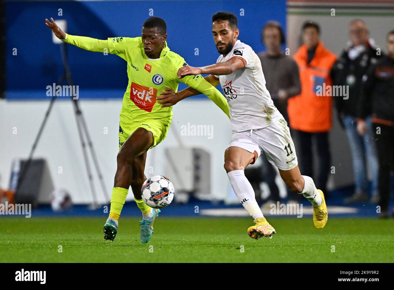 Gent's Mathias Nurio Fortuna and OHL's Mousa Suleiman Tamari fight for
