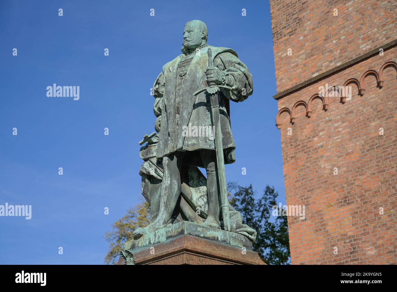 Denkmal Kurfürst Joachim II., Reformationsplatz, Altstadt, Spandau, Berlin, Deutschland Stock Photo