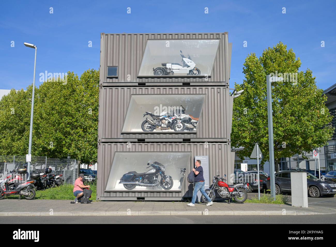 Schau Container, BMW Motorradwerk, Am Juliusturm, Spandau, Berlin, Deutschland Stock Photo